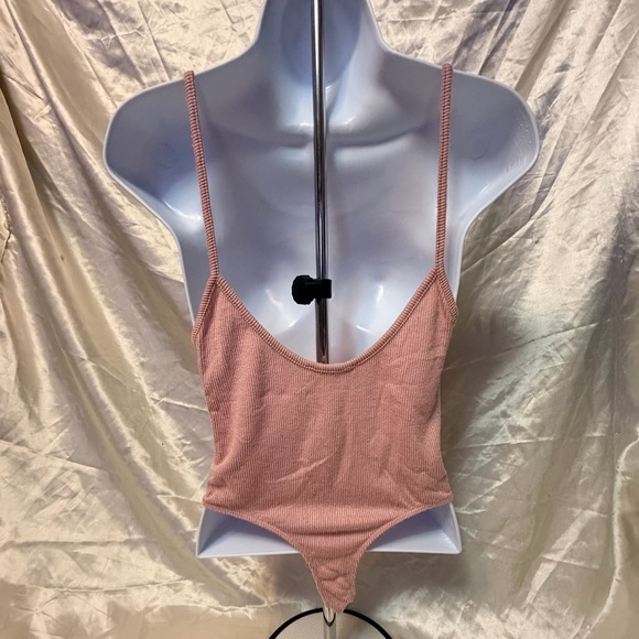 Blush Ribbed Backless Bodysuit - Picture 3 of 6